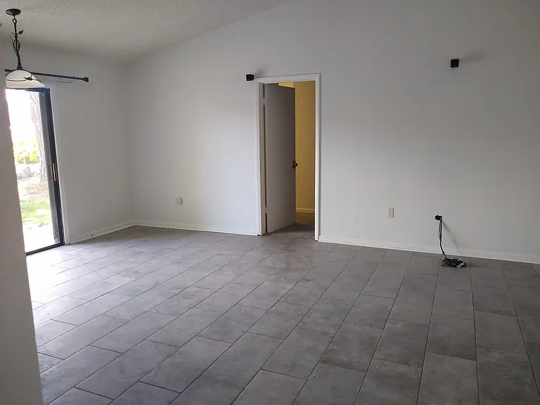 2043 Woodbriar Loop S — Photo 4