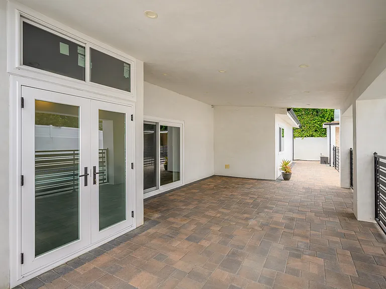 7851 Mary Ellen Ave — Photo 32