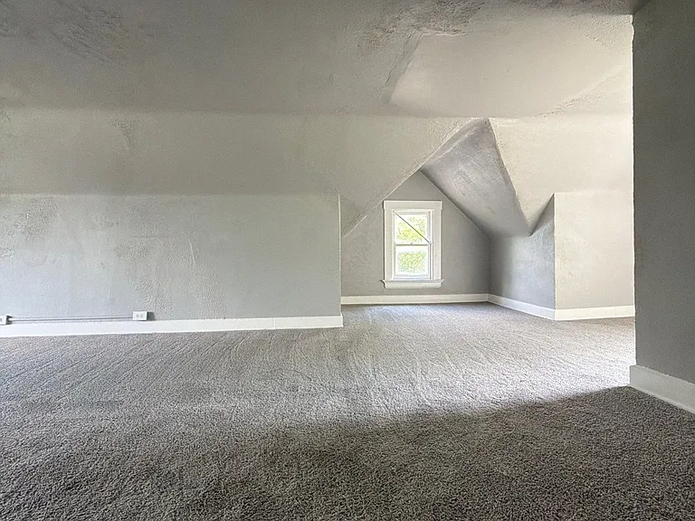 943 Rosemont Ave — Photo 16