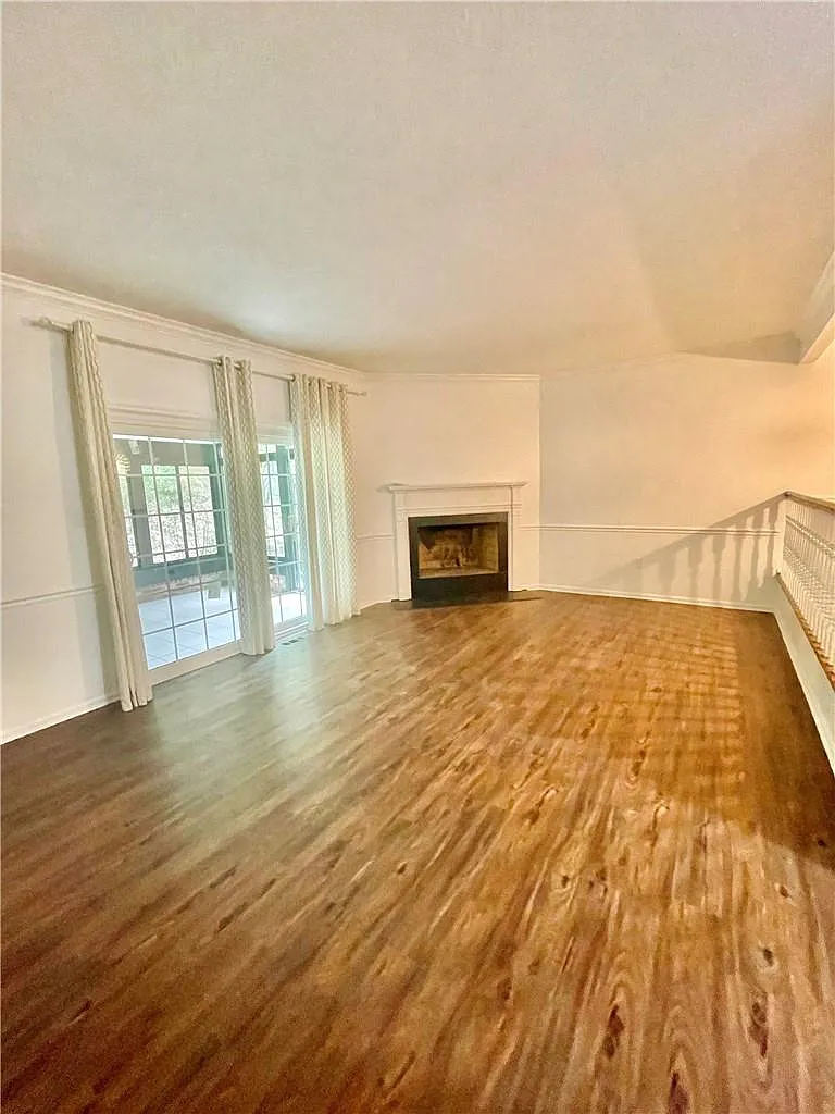 3 bed, 2.5 bath, 1702 sqft, $2,650 — Photo 3
