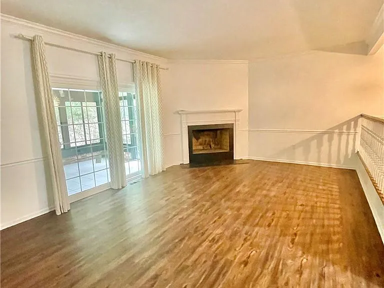 1010 River Oaks Dr — Photo 3