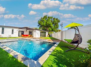 22616 Oxnard St, Woodland Hills, CA 91367
