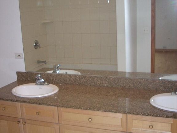 5th image of 2533 N Southport Ave #3E