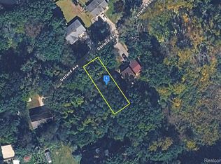 7420 Garland Ave, Brighton, MI 48116