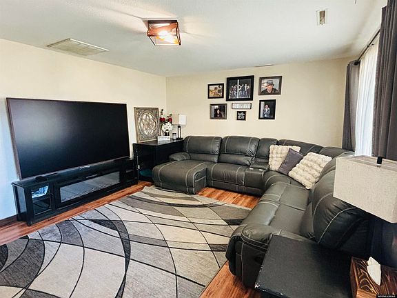 3rd image of 4 McCall Ln