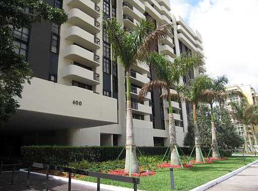 4th image of 600 Biltmore Way APT 511