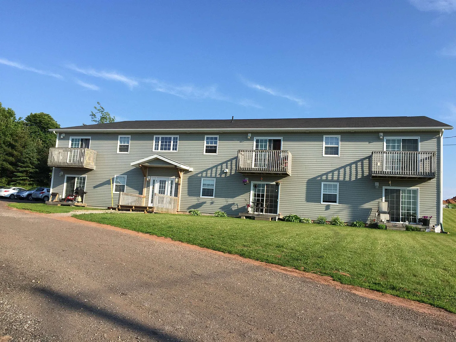 1 bed, 1.0 bath, 693 sqft, $195,000 — Photo 2