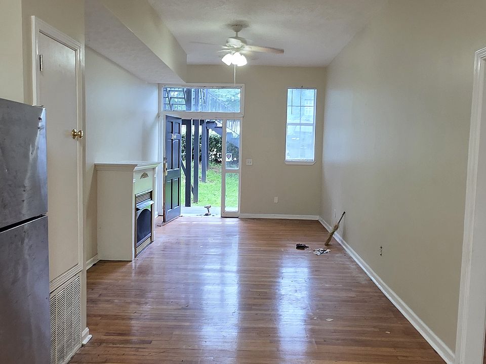 2nd image of 2642 E 3rd St #Ea2644