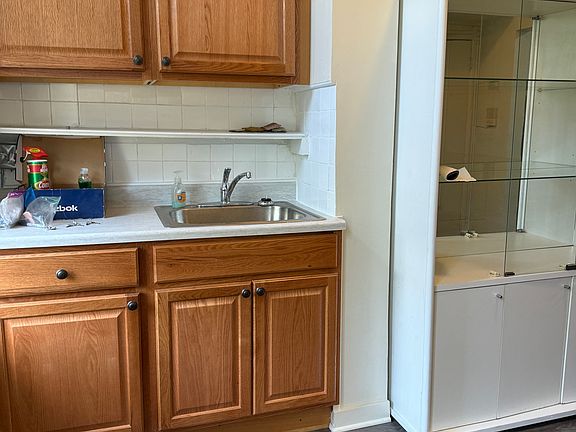 5th image of 22-19 Steinway St #1R