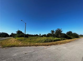 372/374 Compese Ave S, Lehigh Acres, FL 33974