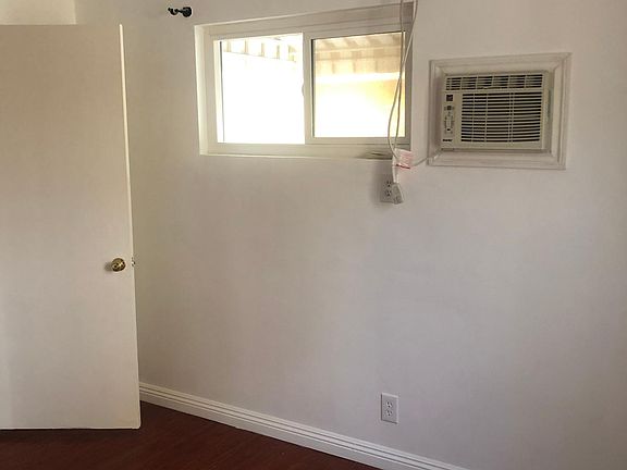 3rd image of 713 E Wells St #2