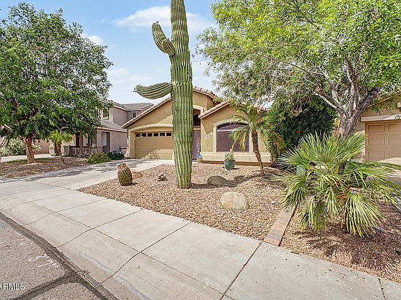 3rd image of 930 E PALOMINO Way