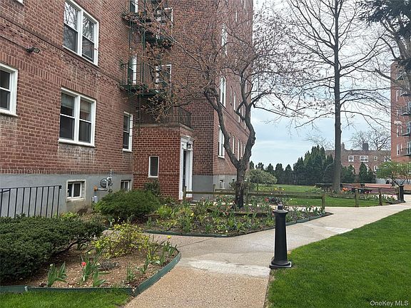 5th image of 24 Mulford Place #6A