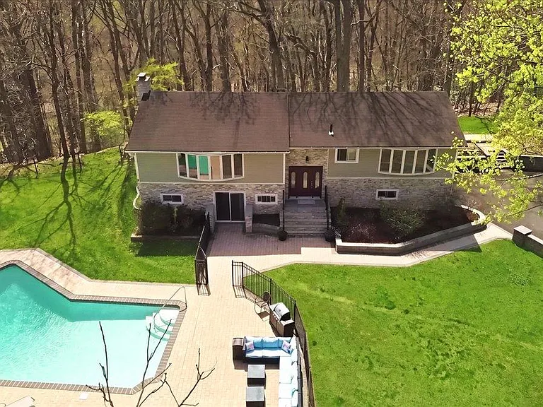 263 Oyster Bay Rd — Photo 35