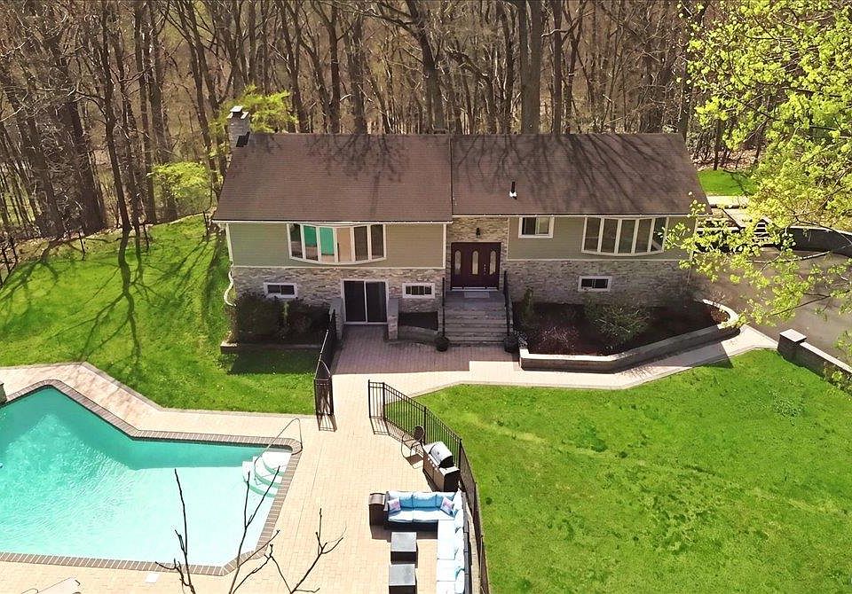 1st image of 263 Oyster Bay Road
