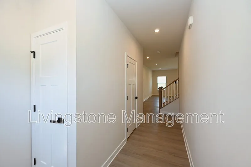 3 bed, 2.5 bath, 1839 sqft, $2,200 — Photo 4