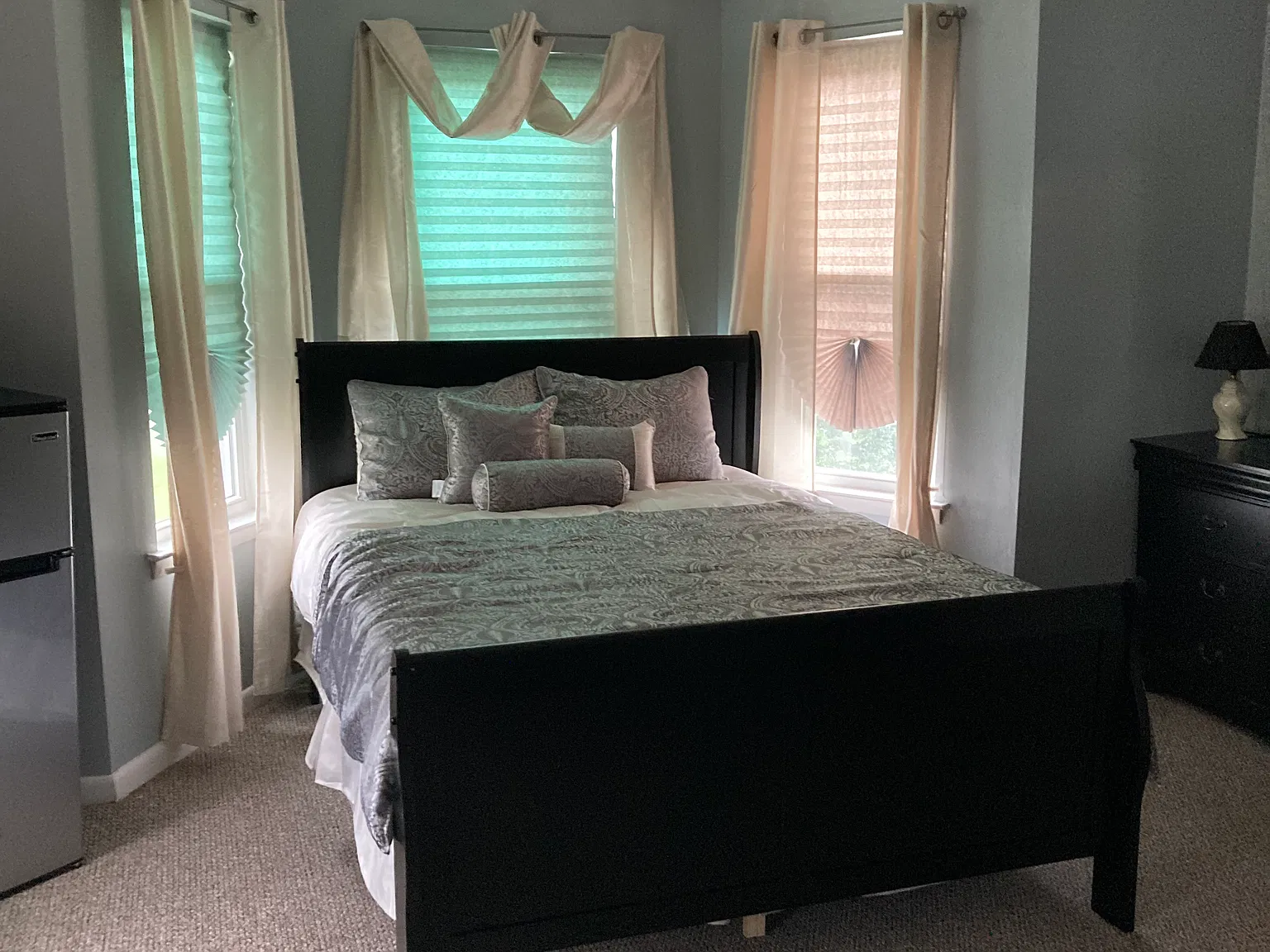 4 bed, 1.5 bath, $700 — Photo 2