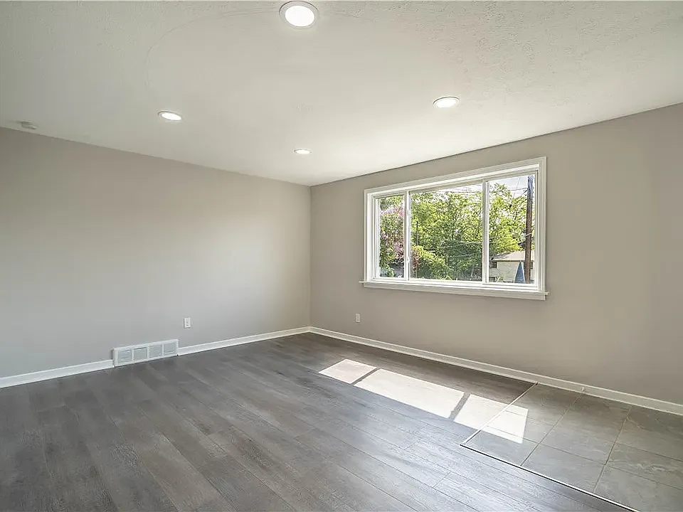 3856 Hilpert St — Photo 4