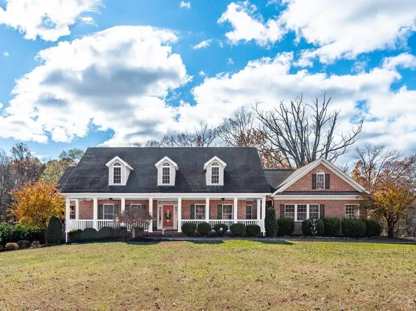 1422 Hidden Oaks Ln, Bedford, VA 24523