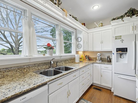 5th image of 1494 Grant Rd