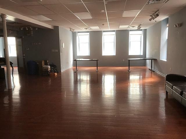 2nd image of 211 Chestnut St