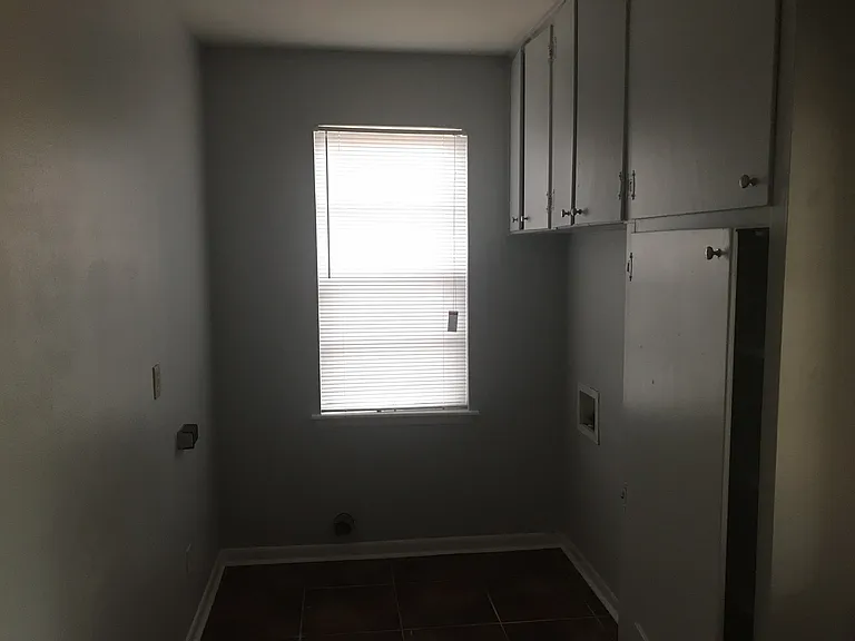 303 Drake Blvd — Photo 6