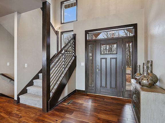 5th image of 2758 Creekwood Cir