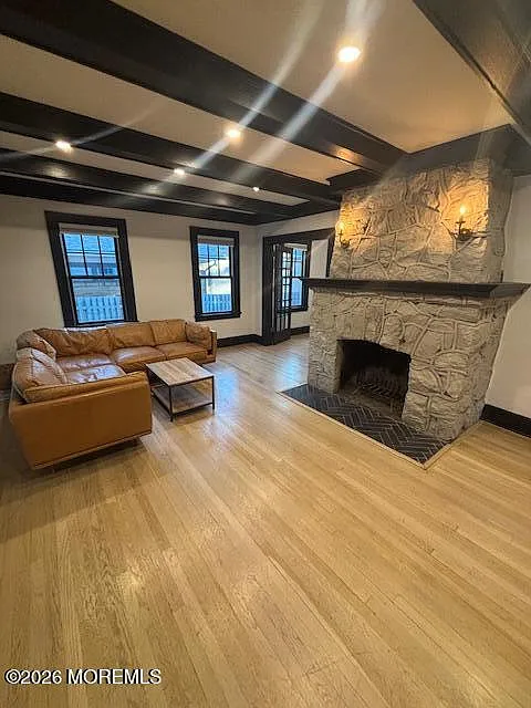 4 bed, 2.5 bath, 2000 sqft, $2,400 — Photo 1