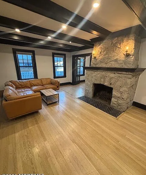 682 Woodgate Ave — Photo 3