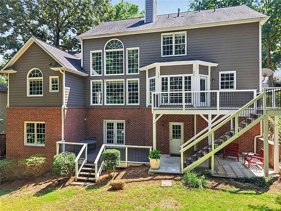 3rd image of 8406 Avalon Ct