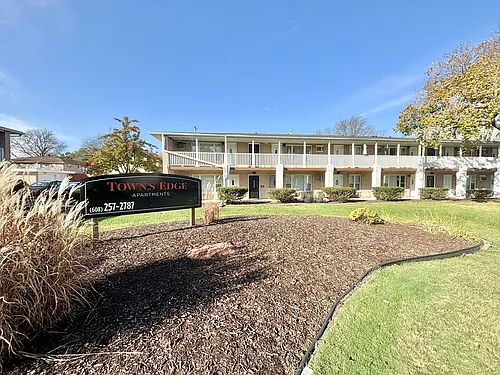 Town's Edge Apartments Photo 1