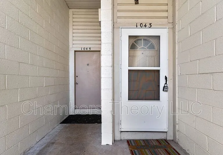 1043 Warwick Ct — Photo 23