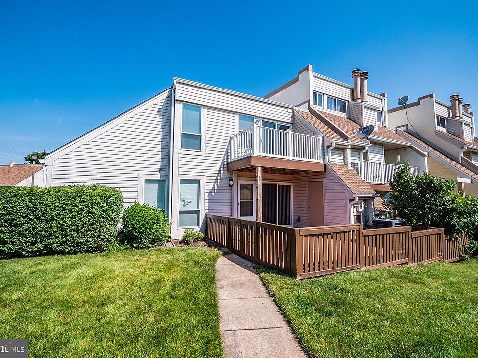 1st image of 1026 Warwick Ct #2