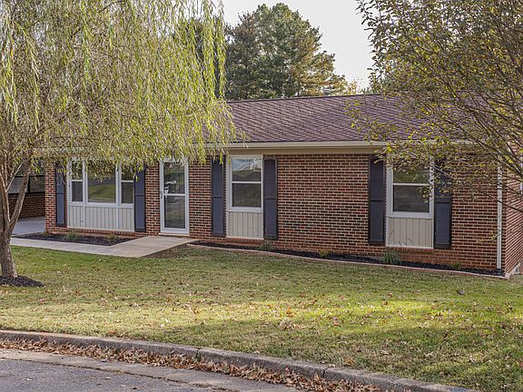 2nd image of 720 Arcadia Cir