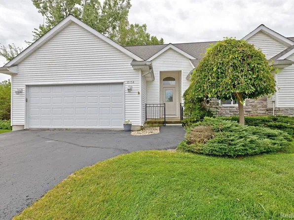 10154 Hawthorne Ridge Rd, Goodrich, MI 48438