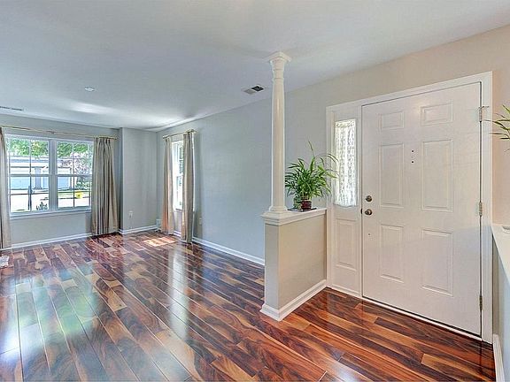 4th image of 176 Fountayne Ln