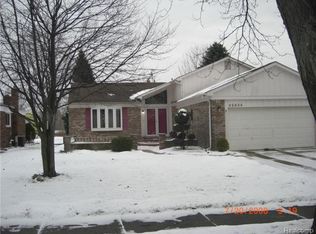 42434 Sycamore Dr, Sterling Heights, MI 48313