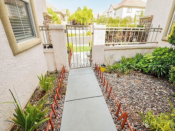 5th image of 1005 Jennis Silver St