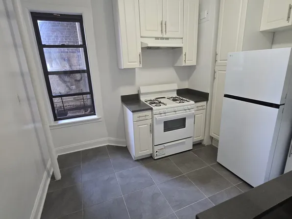 250 Ocean Parkway image 1 of 6