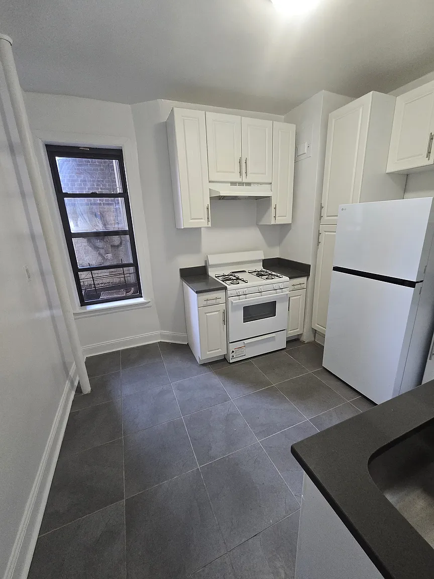 250 Ocean Pkwy APT 2C photo 1