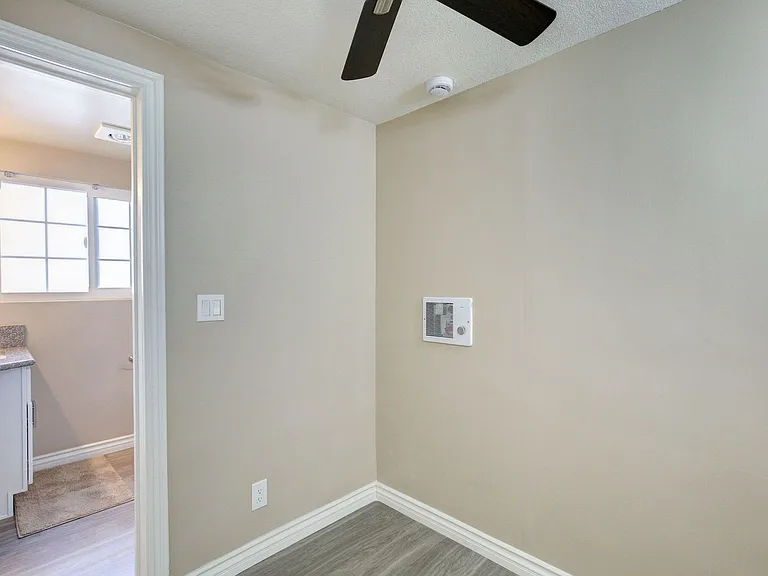 812 W Huntington Dr — Photo 5