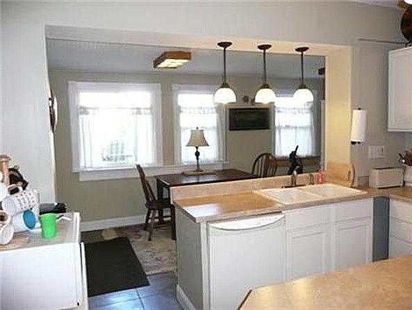2nd image of 1001 Atchison St