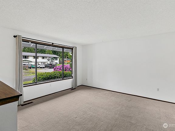 4th image of 7806 193rd Avenue E