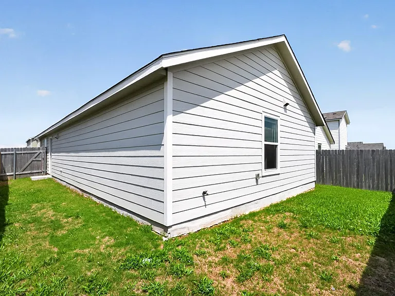 604 Marty Allen Loop — Photo 2