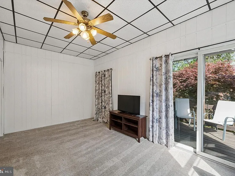 704 Swarthmorewood Ln — Photo 23
