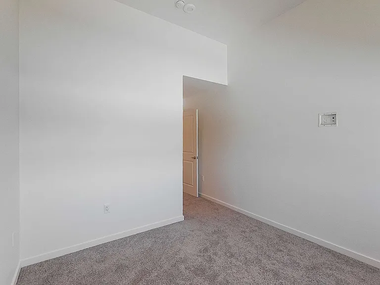 501 S Capitol Ave — Photo 31