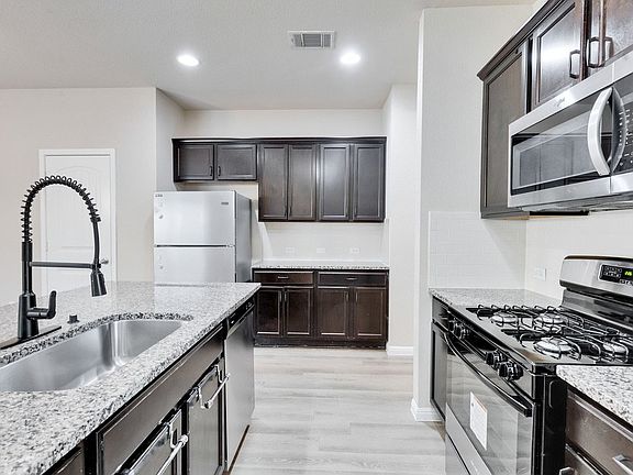 5th image of 349 Blue Sage Dr