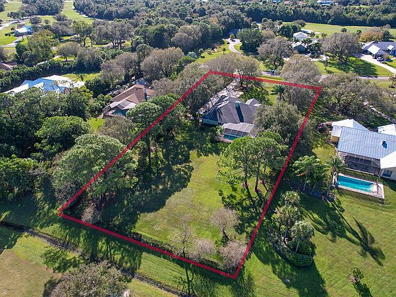 3rd image of 1605 SW St Andrews Drive