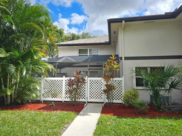 46 Essex Court #A, Royal Palm Beach, FL 33411