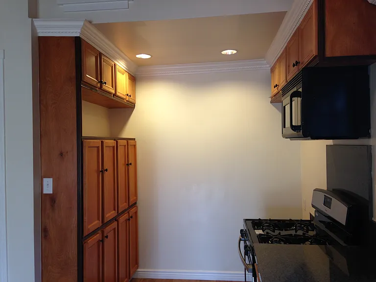 708 Earlham St — Photo 2